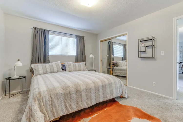 Walk to Conveniences: Tempe Condo w/ Pool!