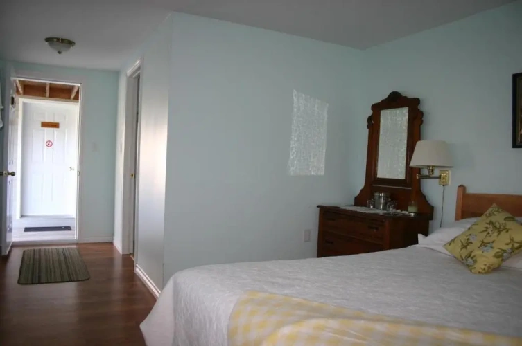 Superior Double Basement room