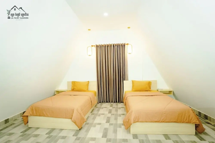 Standard Twin room with balcony