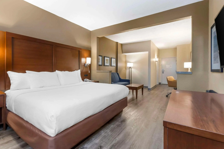 Comfort Suites