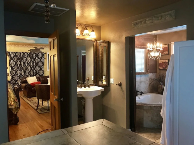 The Old Liberty Schoolhouse B&B