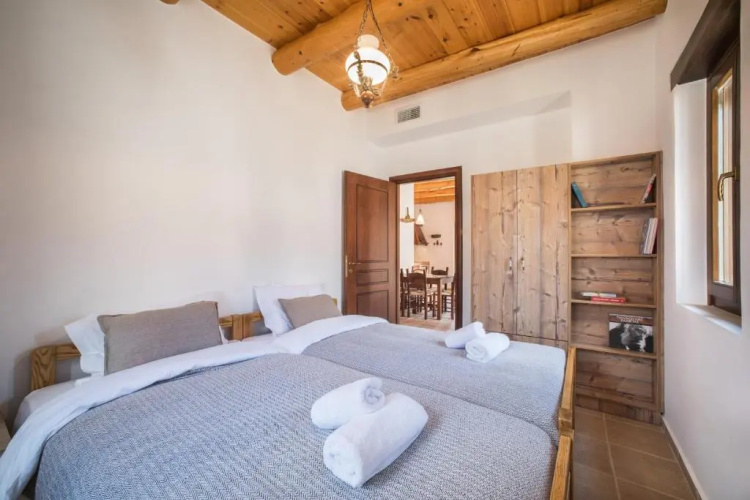 ARADENA TRADITIONAL House 4