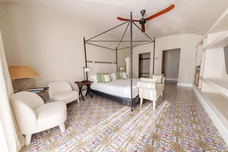 Signature Pool Suite