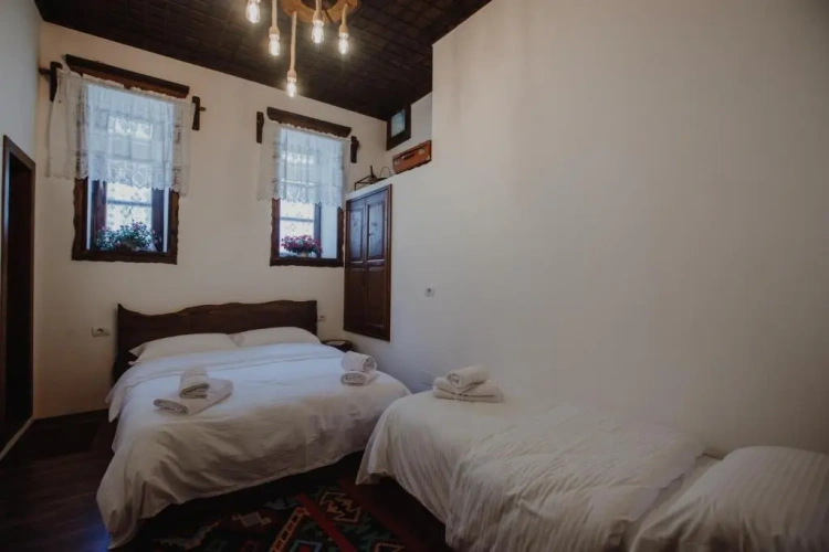 Standard Triple room with garden view