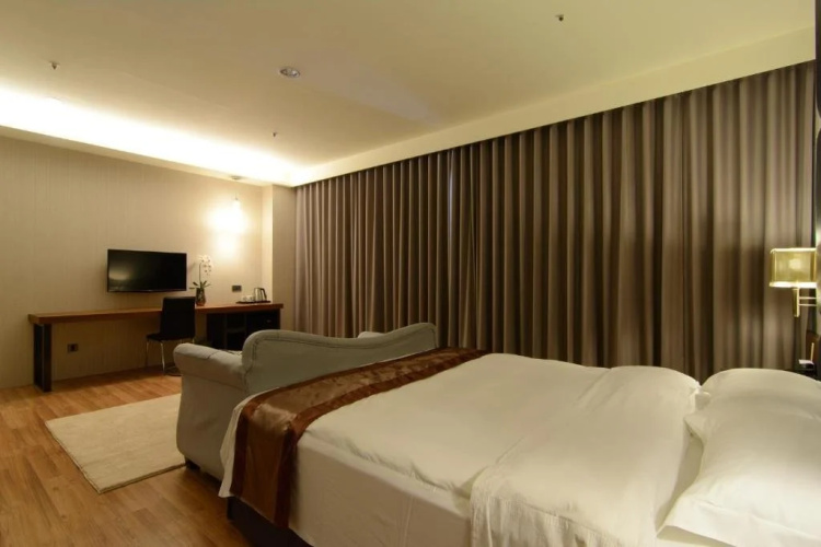 Grand Crystal Hotel