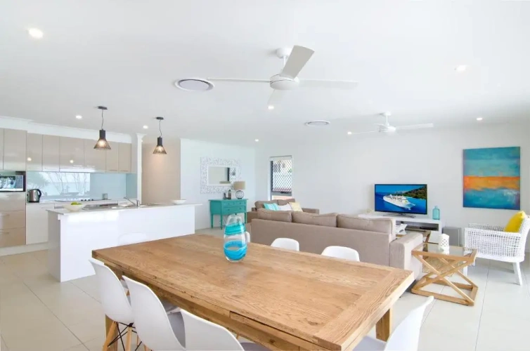 5 Bedrooms Cottage