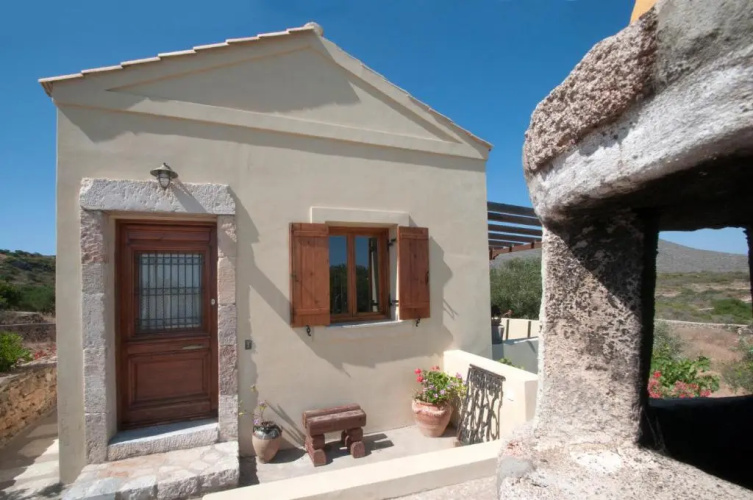 Palaiopolis house