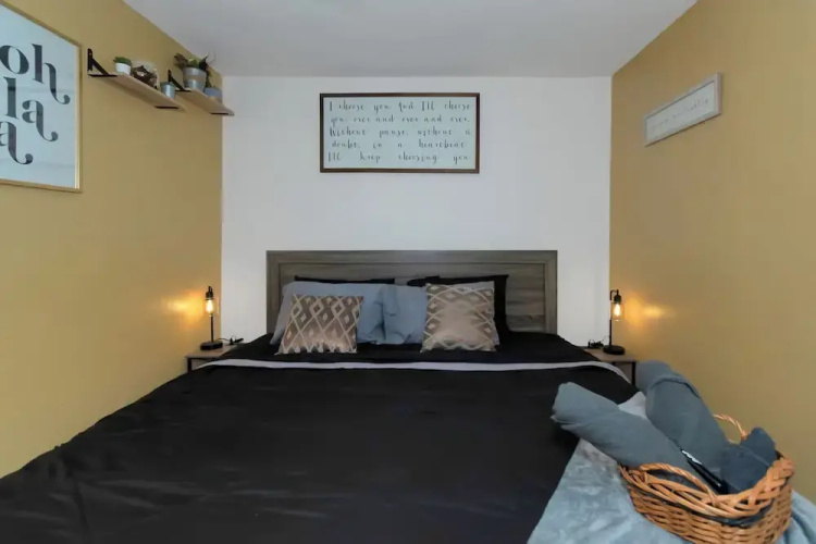 Spacious 3BR Condo in DTWN