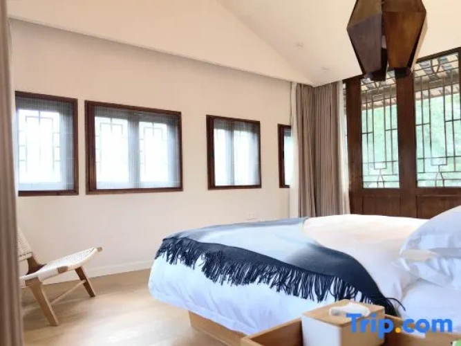 2 Bedrooms Suite with lake view