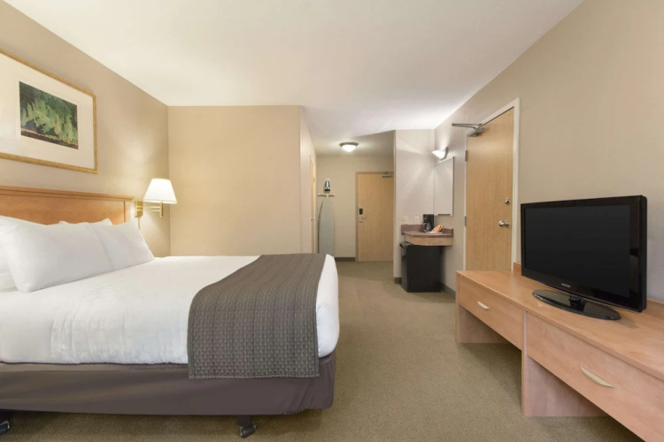 Days Inn & Suites - Thunder Bay