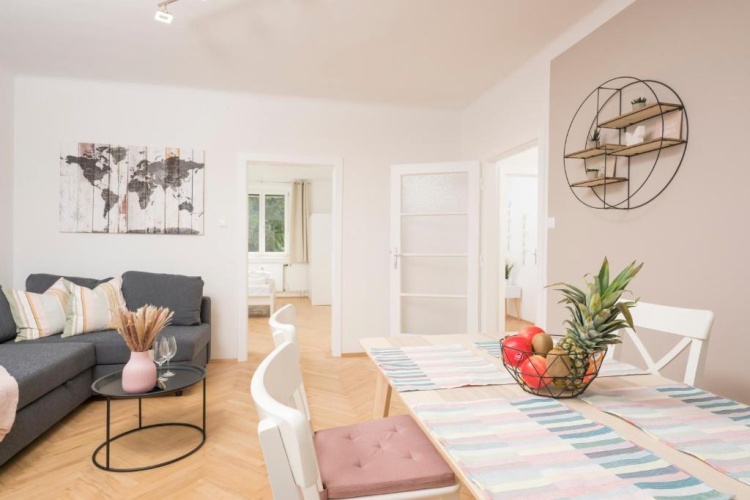 2 Bedrooms Apartment