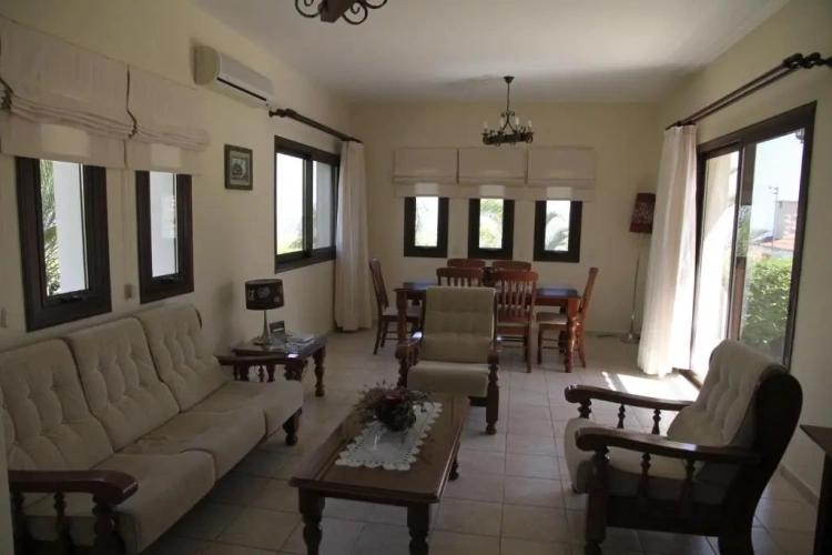 2 Bedrooms Villa