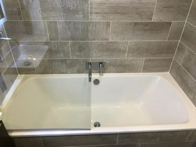 2-bed Seaside Apartment - Sleeps 5 & Free Parking