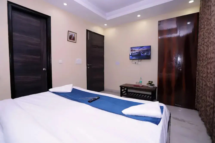 Hotel Noida Nest 105