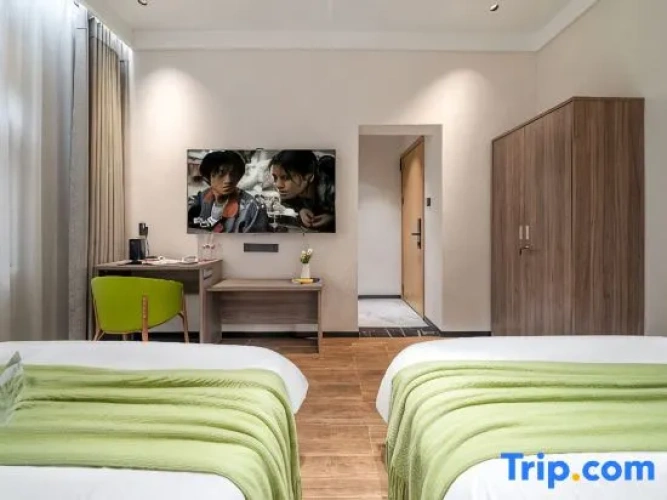 Standard Twin Family room with mountain view