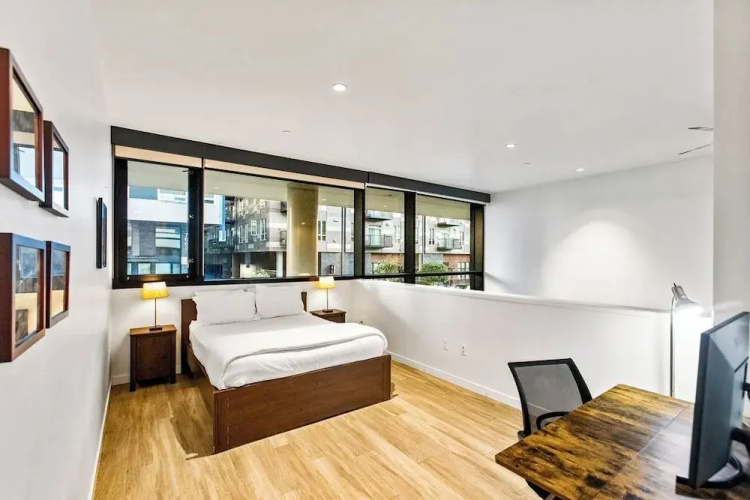 Open Loft in Redmond Core - 92 Walkscore