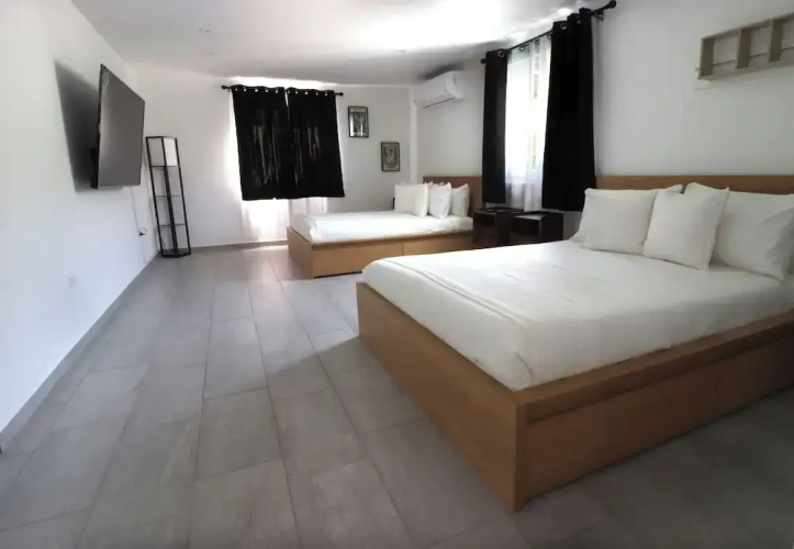 Oceanview Apartment with Rooftop