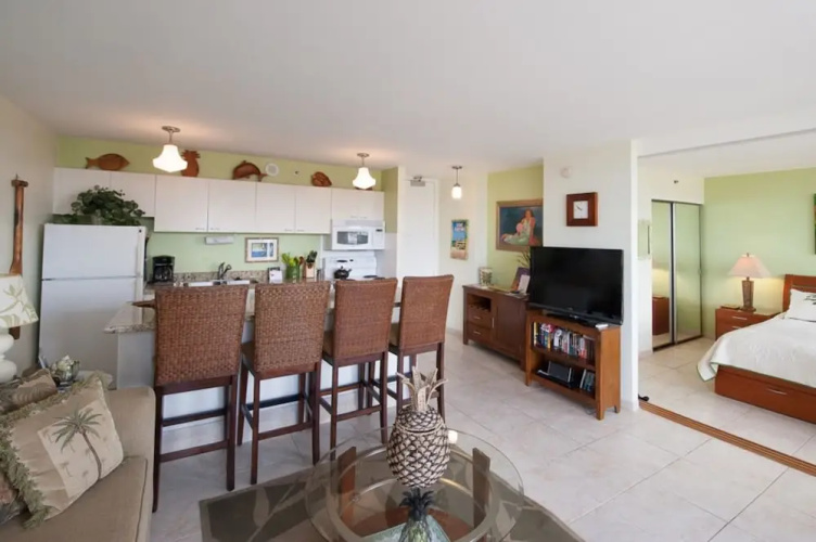 1-2905 Waikiki Banyan