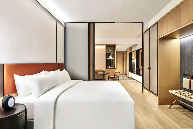 Standard Double room with city view