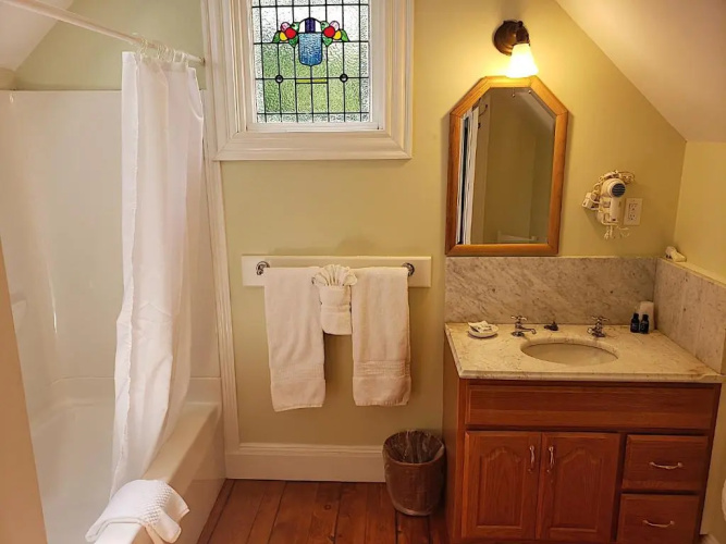 Sand Bar Cottage Inn