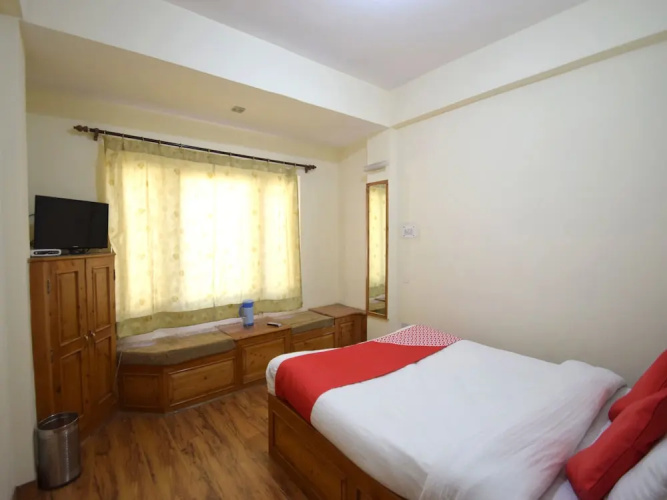 OYO 11552 Hotel Rising Star