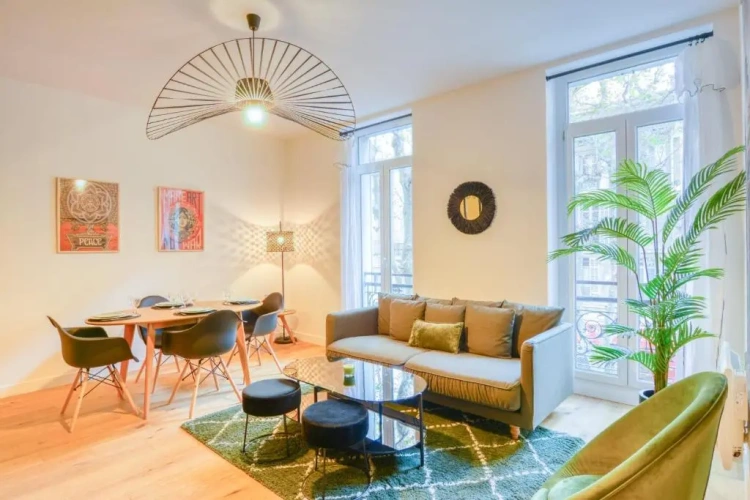2 Bedrooms Apartment