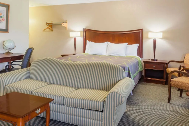 Super 8 By Wyndham Manassas
