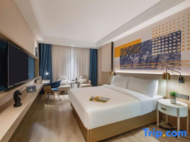 Standard Double room with street view