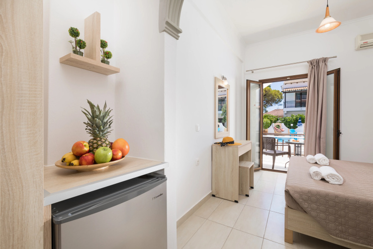 Lefkimi Hotel