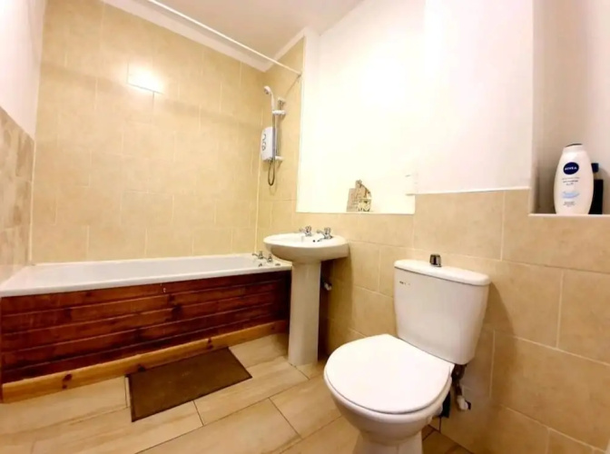 Spacious Home in the Buzzing West End