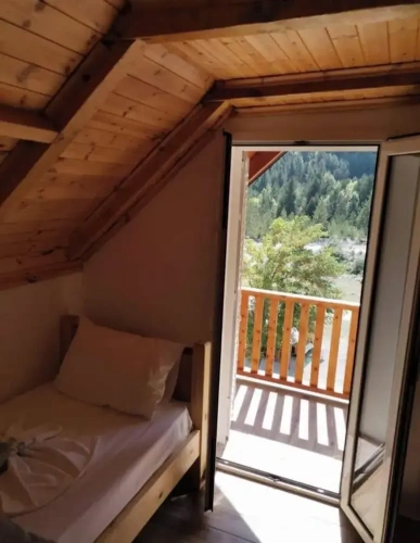 Standard Twin room with balcony and with mountain view