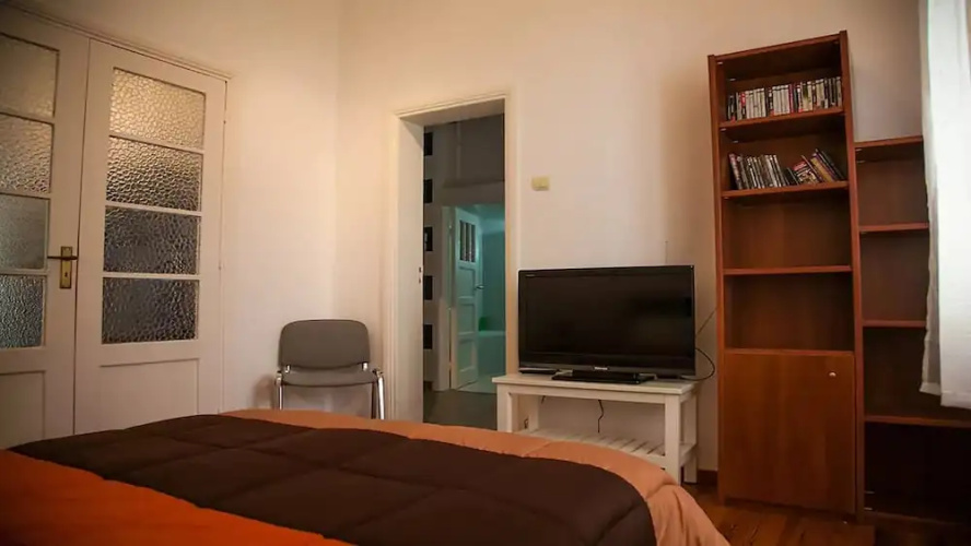 Acropolis detached house
