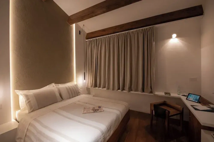 Standard Double room with balcony and with city view