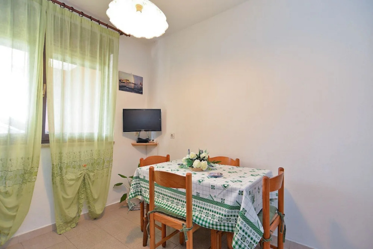 Apartment 684