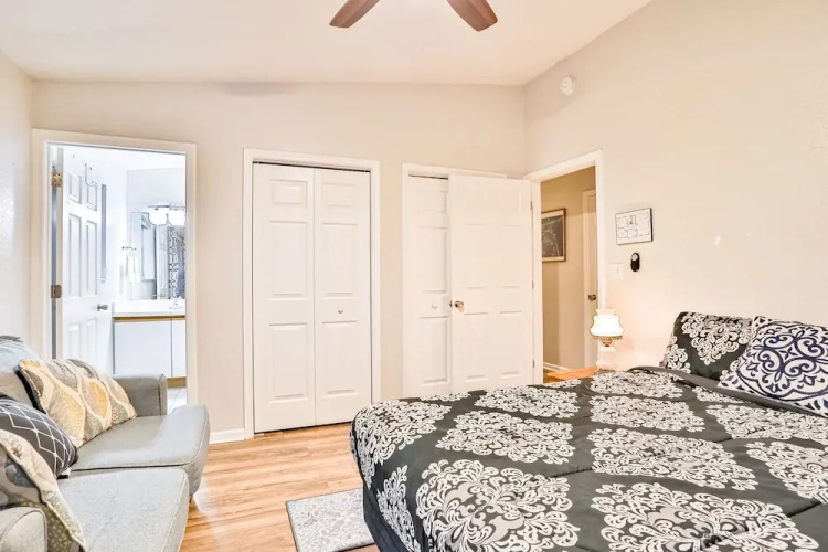Home With Enclosed Yard, Fire Pit, Wifi, W/d, & AC - Great Location