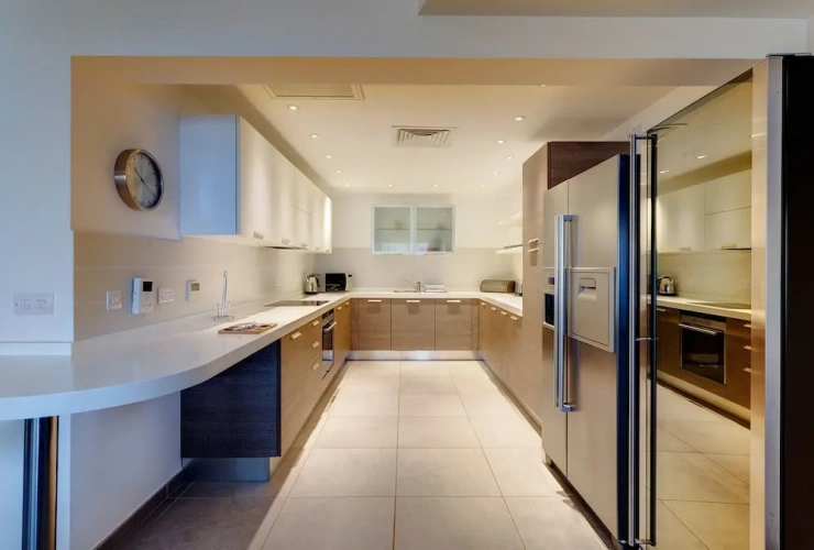 2 Bedrooms Apartment