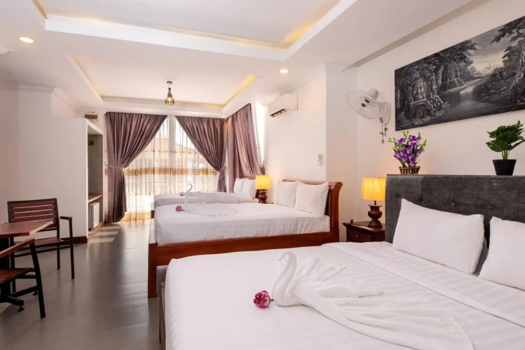 Standard Triple room