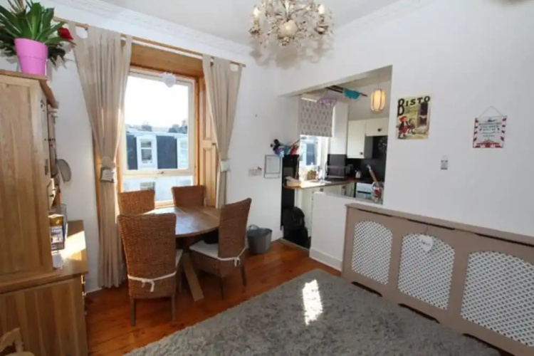 3 Bedroom Flat Near Leith