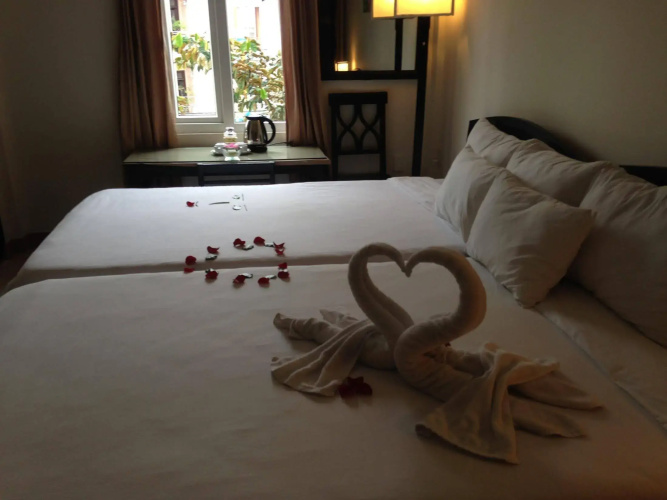 Jade Hotel