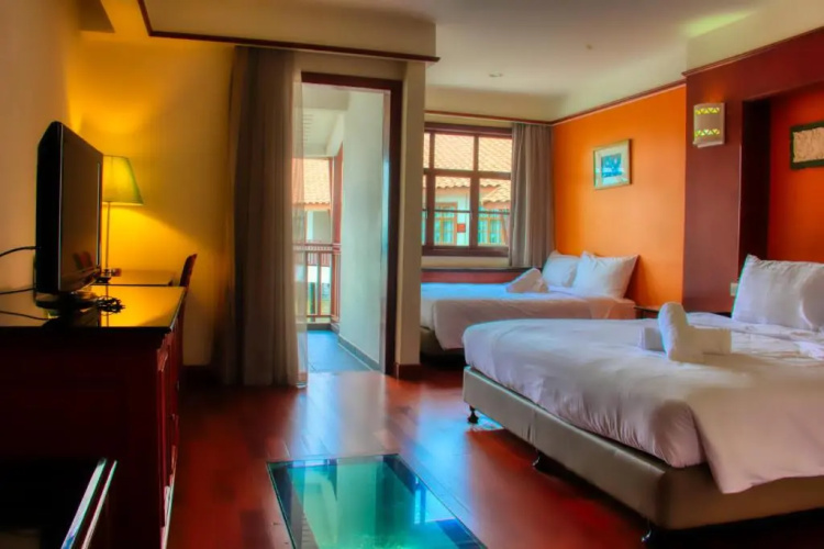 AlexaPD Private Water Chalets