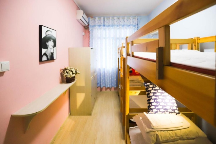 Bed in Dorm (male dorm) with balcony and with view