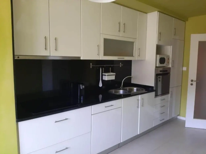 3 Bedrooms Apartment