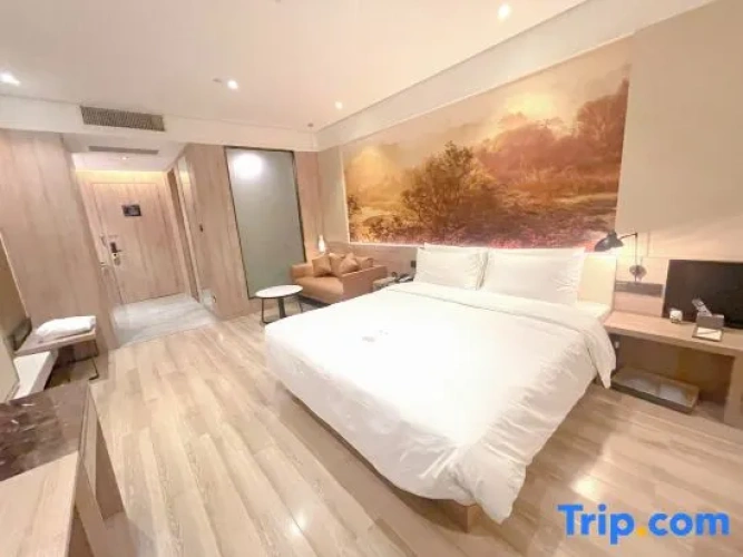 Suite with city view