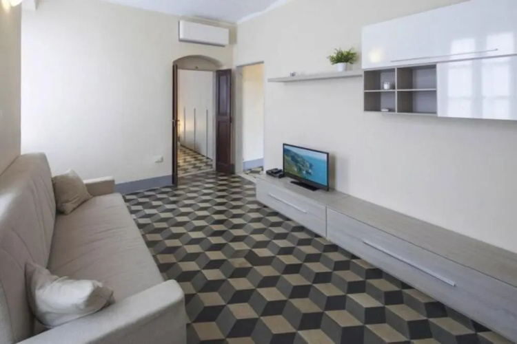 Lovely Holiday Flat With Shared Pool in Lerici