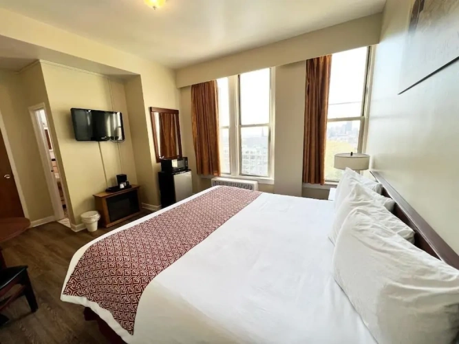 Standard Double room with city view