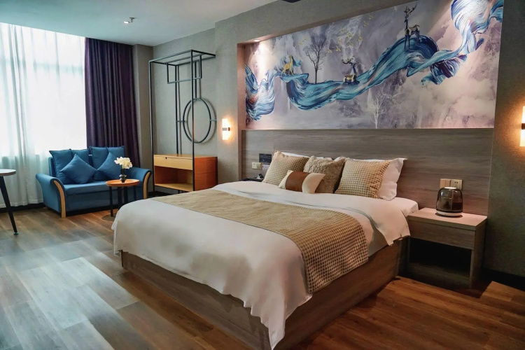 Bless Hotel(铂乐思酒店（南宁朝阳广场长堽路地铁站店）)