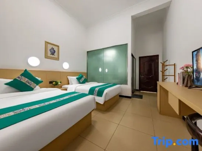 Standard room with courtyard view