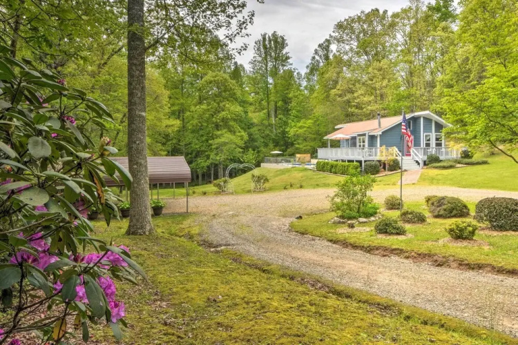 Hot Tub, Fire Pit: Family-friendly Murphy Home