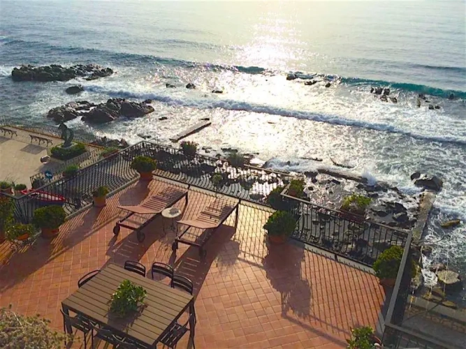 2 Bedrooms Apartment with sea view
