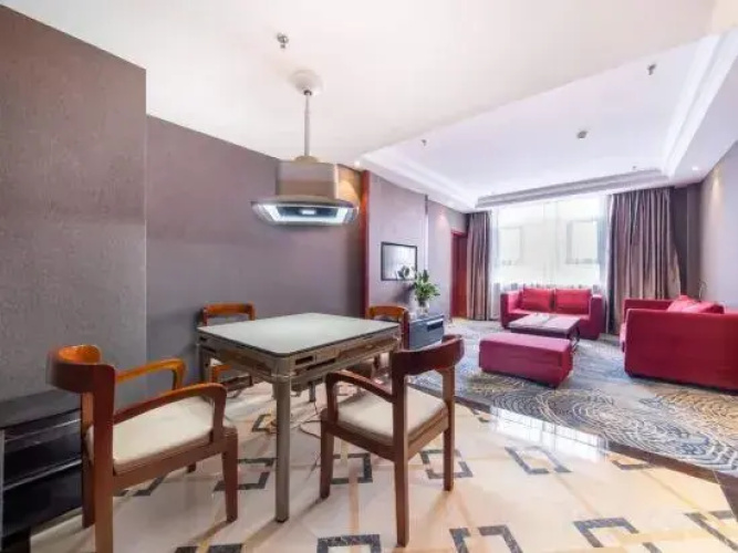 Hualun Hotel (Yining Development Zone)